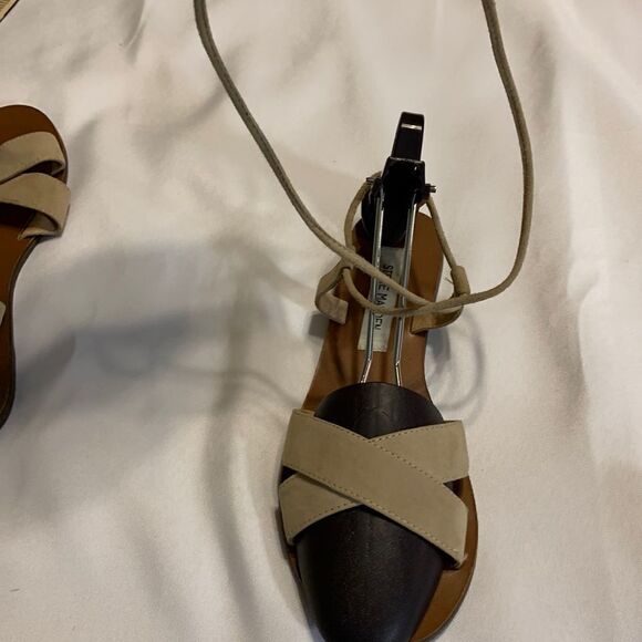Steve Madden Dylan Size 8 leather strappy sandals cream. - Picture 2 of 9